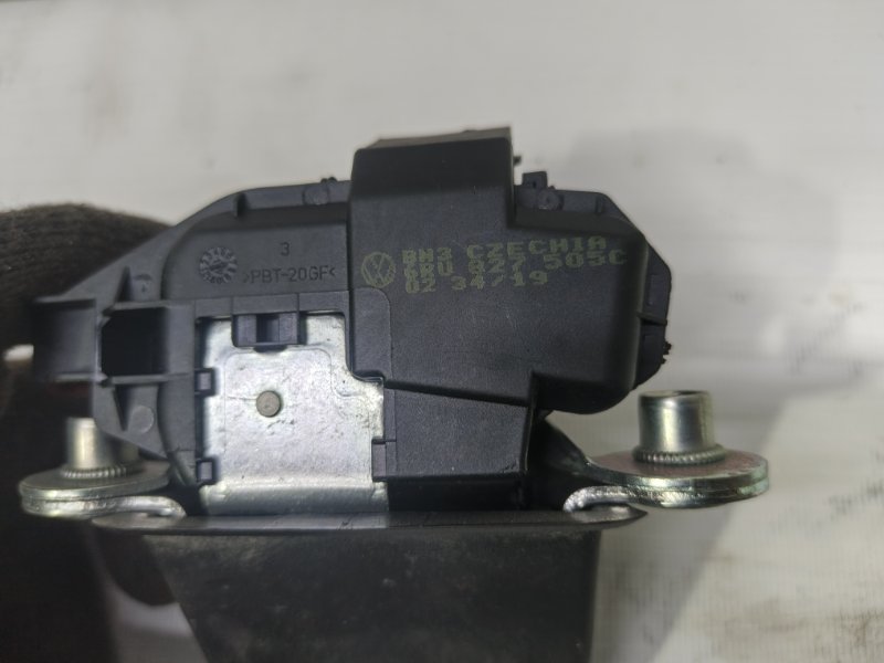 Замок багажника Volkswagen Polo 2020