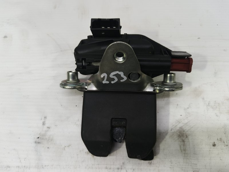 Замок багажника Volkswagen Polo 2020