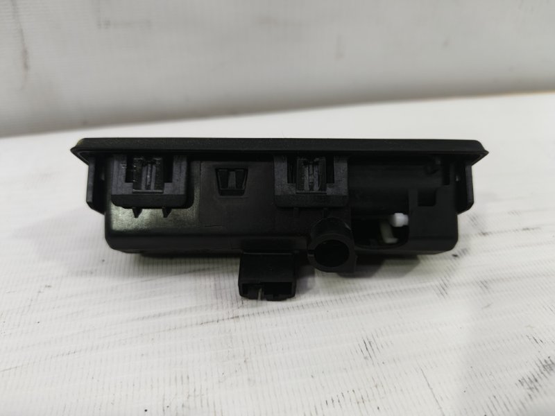 Кнопка багажника Volkswagen Polo 2020