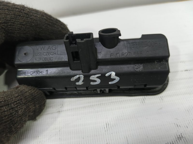 Кнопка багажника Volkswagen Polo 2020