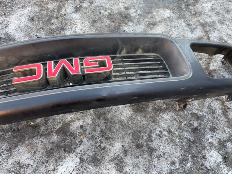 Бампер GMC Jimmy II 1995