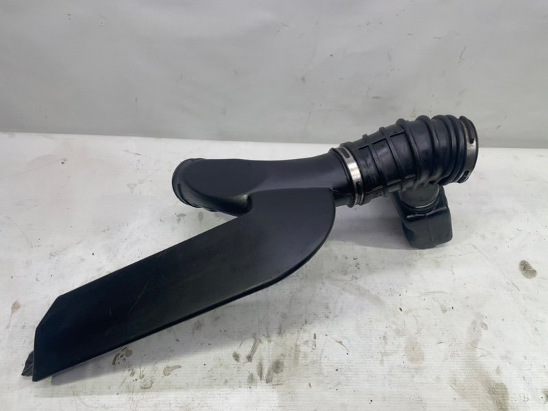 Резонатор воздушного фильтра GMC Jimmy II 1995