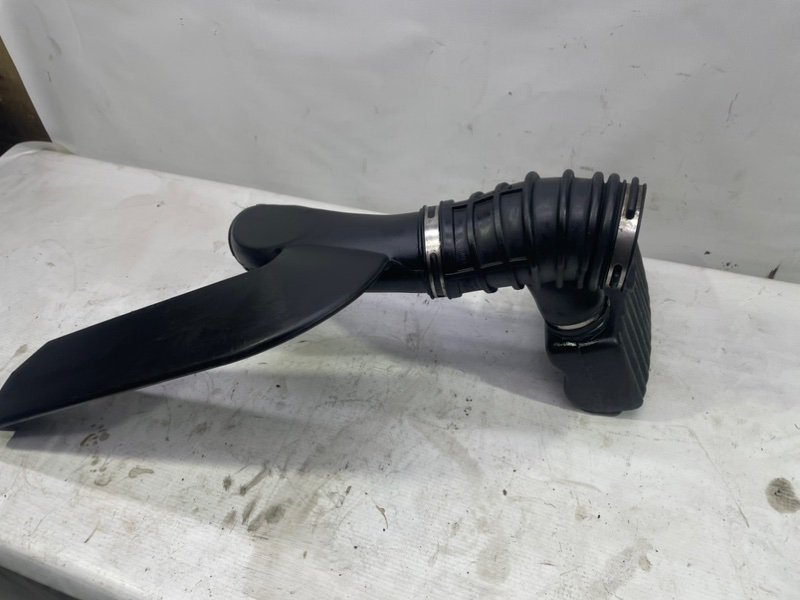 Резонатор воздушного фильтра GMC Jimmy II 1995