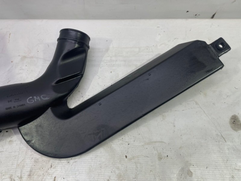 Резонатор воздушного фильтра GMC Jimmy II 1995