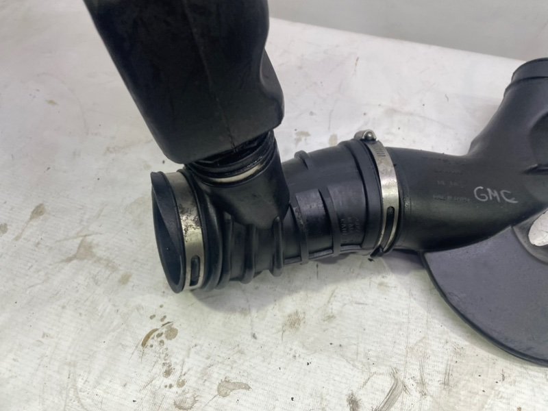 Резонатор воздушного фильтра GMC Jimmy II 1995