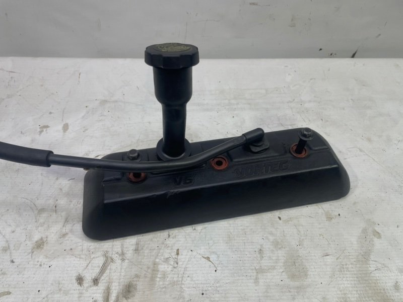 Клапанная крышка GMC Jimmy II 1995