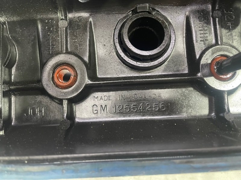 Клапанная крышка GMC Jimmy II 1995