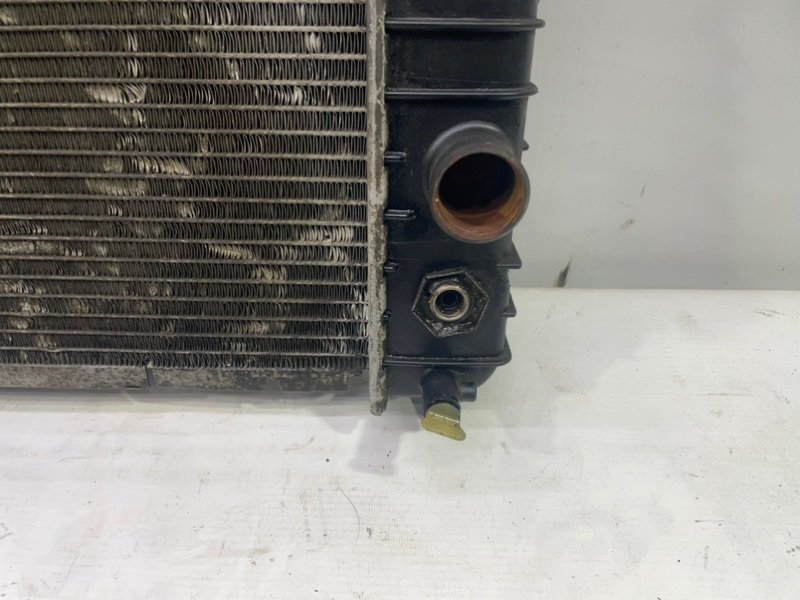 Радиатор GMC Jimmy II 1995