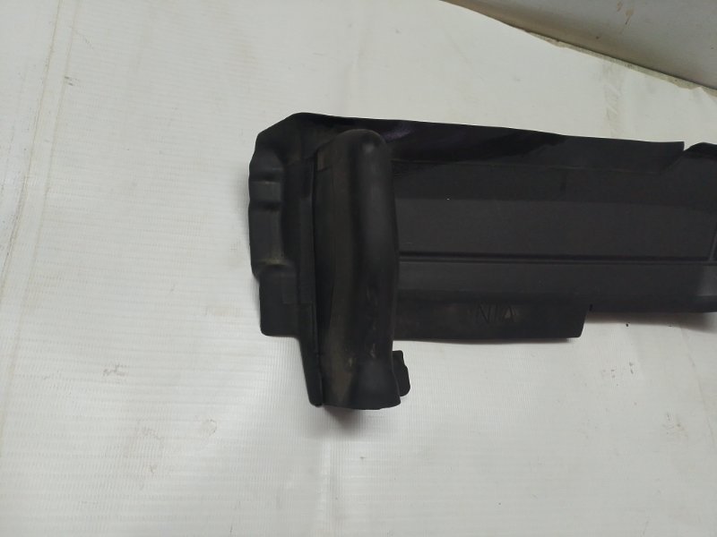 Уплотнитель капота Audi Q3 2014 8UB