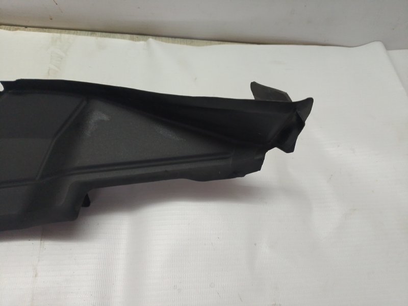 Уплотнитель капота Audi Q3 2014 8UB