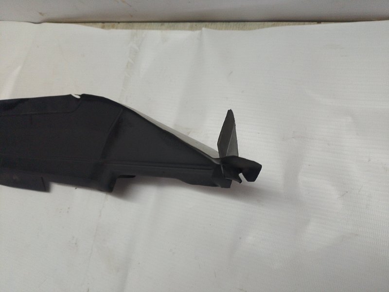 Уплотнитель капота Audi Q3 2014 8UB