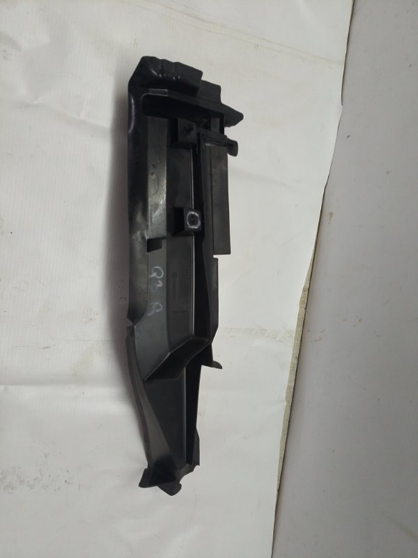 Уплотнитель капота Audi Q3 2014 8UB