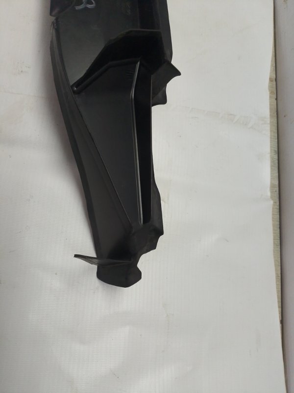 Уплотнитель капота Audi Q3 2014 8UB