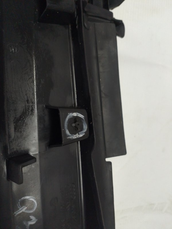 Уплотнитель капота Audi Q3 2014 8UB