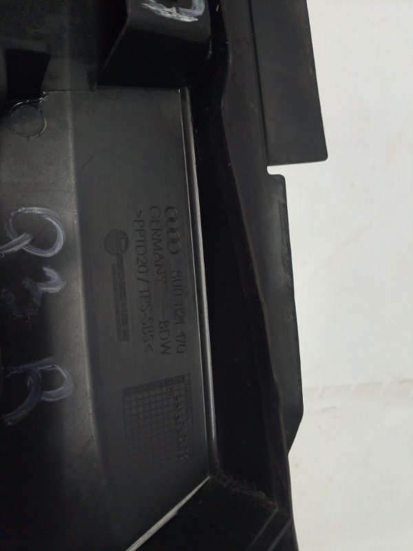 Уплотнитель капота Audi Q3 2014 8UB