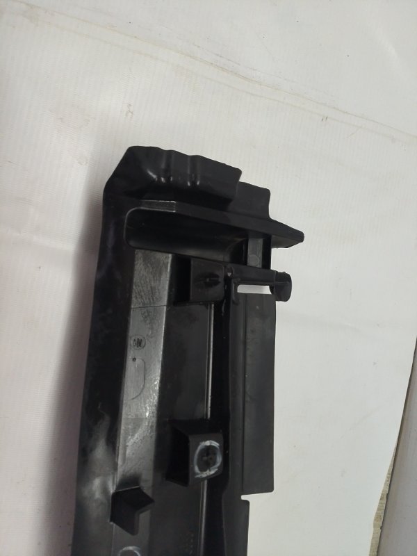 Уплотнитель капота Audi Q3 2014 8UB