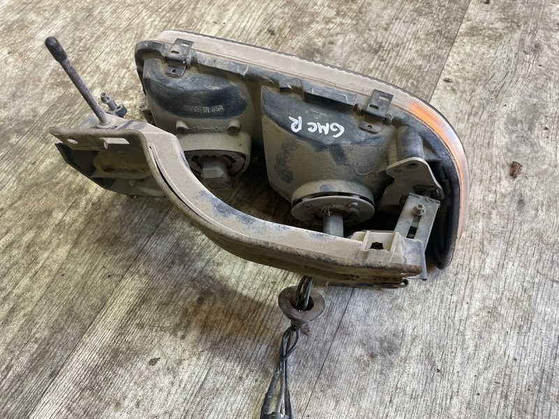 Фара GMC Jimmy II 1995