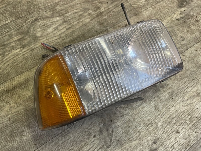 Фара GMC Jimmy II 1995