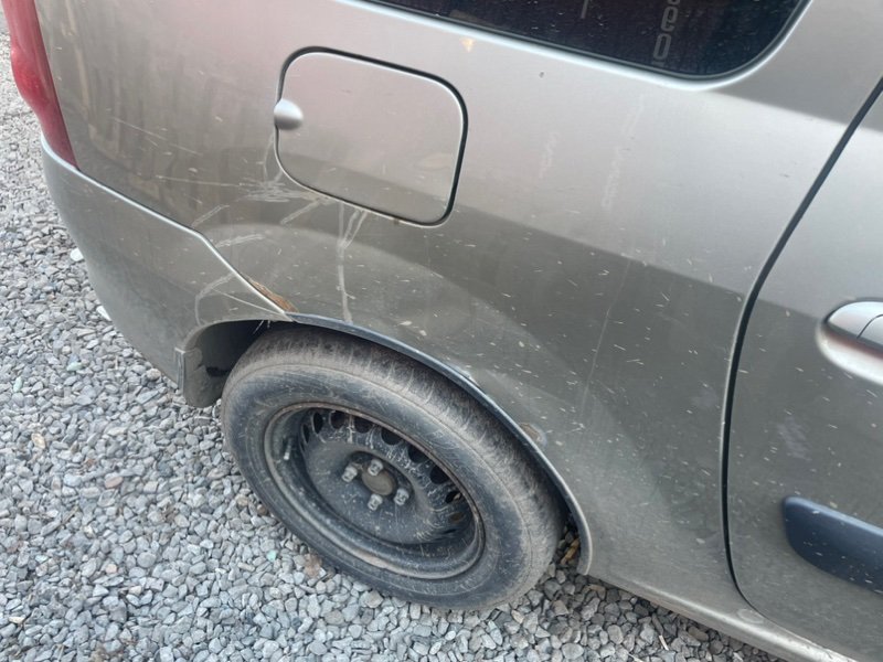 Крыло Lada Largus 2013