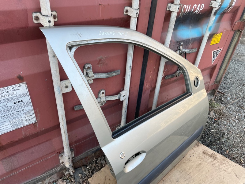 Дверь Lada Largus 2013