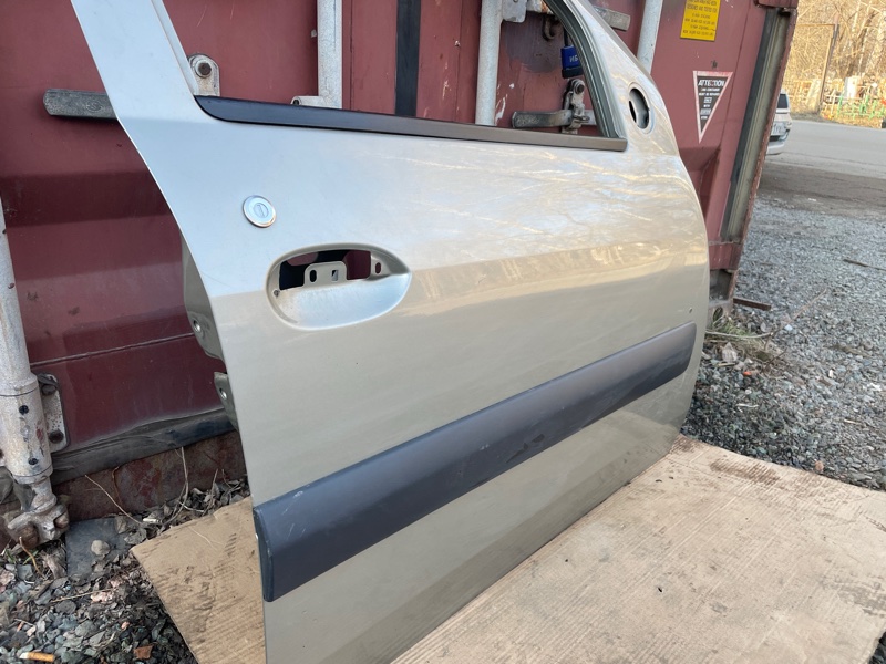 Дверь Lada Largus 2013