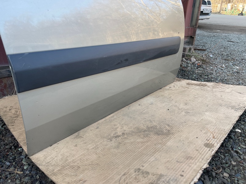 Дверь Lada Largus 2013