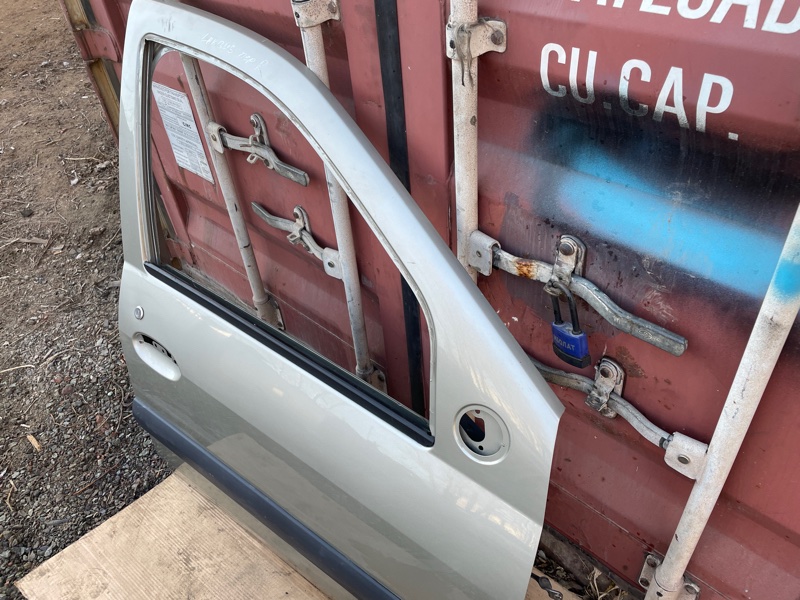 Дверь Lada Largus 2013