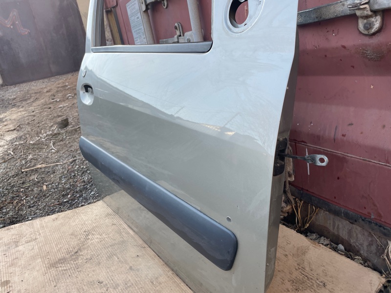 Дверь Lada Largus 2013