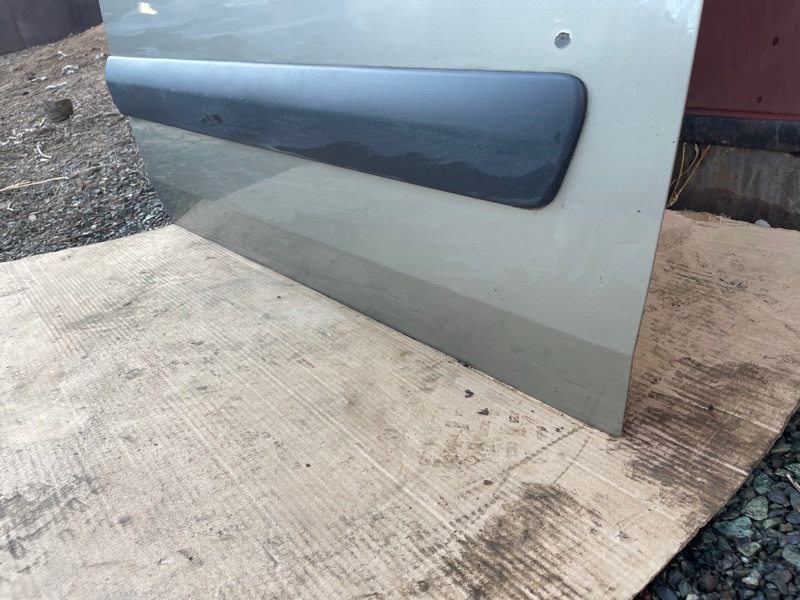 Дверь Lada Largus 2013