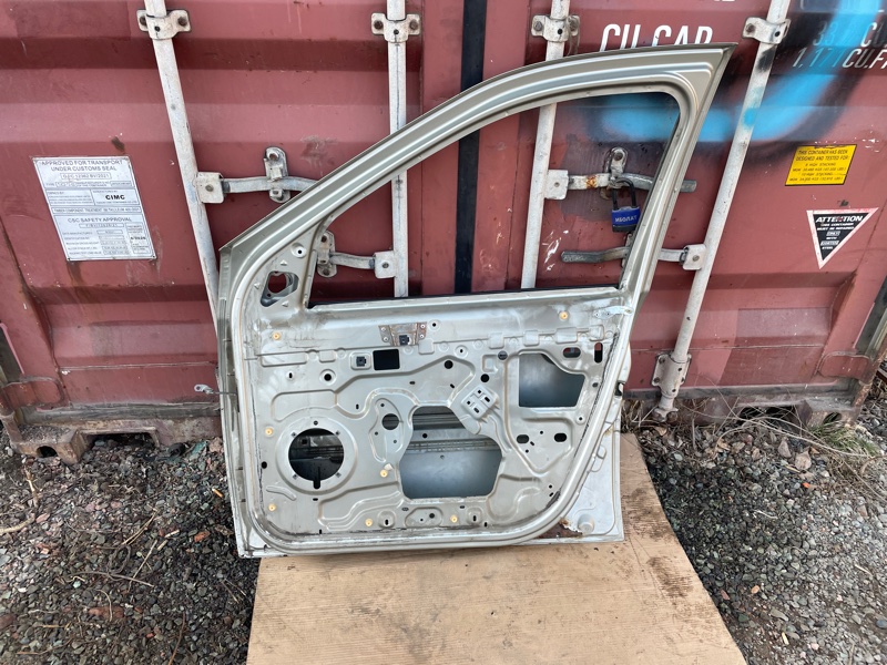 Дверь Lada Largus 2013