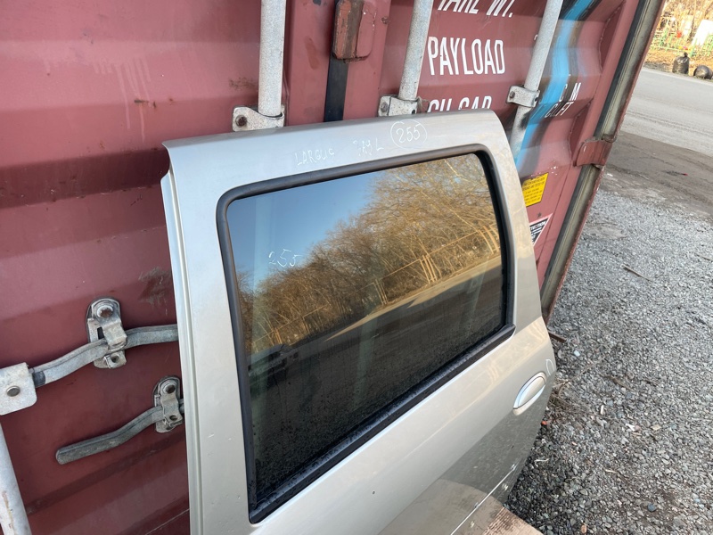 Дверь Lada Largus 2013