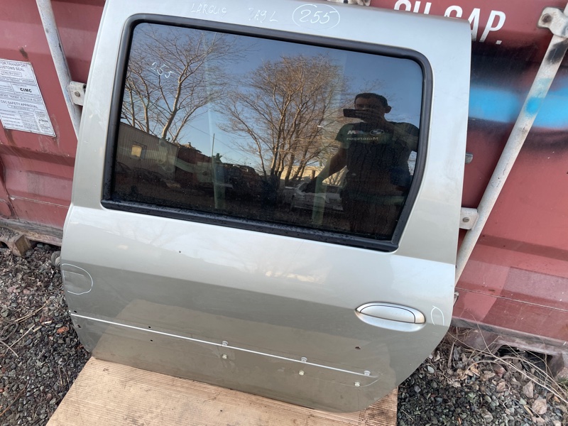 Дверь Lada Largus 2013