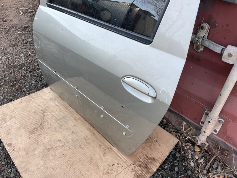 Дверь Lada Largus 2013