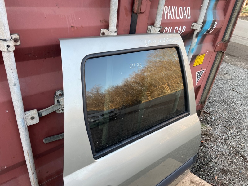 Дверь Lada Largus 2013