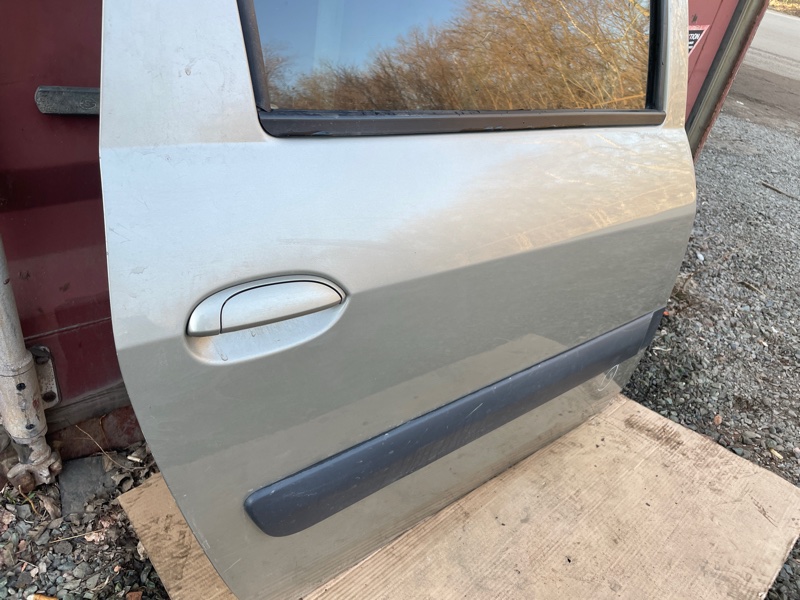 Дверь Lada Largus 2013