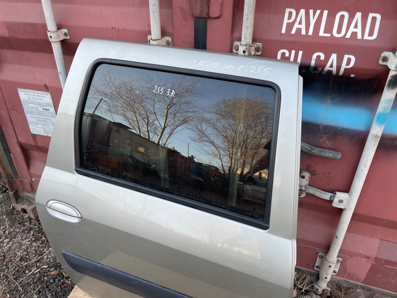 Дверь Lada Largus 2013