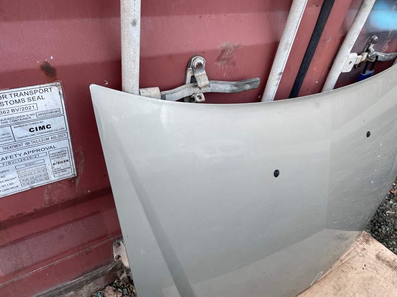 Капот Lada Largus 2013