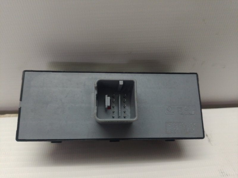 Блок управления стеклоподъемниками Volkswagen Polo 2015