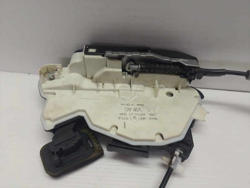 Замок двери Volkswagen Polo 2015