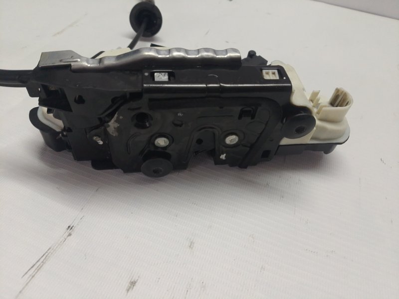 Замок двери Volkswagen Polo 2015