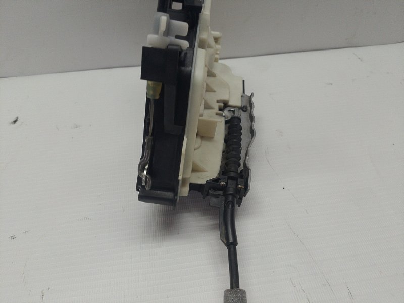 Замок двери Volkswagen Polo 2015