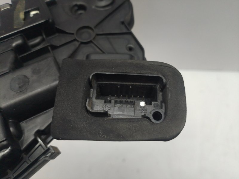 Замок двери Volkswagen Polo 2015