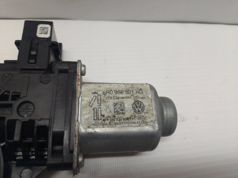 Моторчик стеклоподъемника Volkswagen Polo 2015