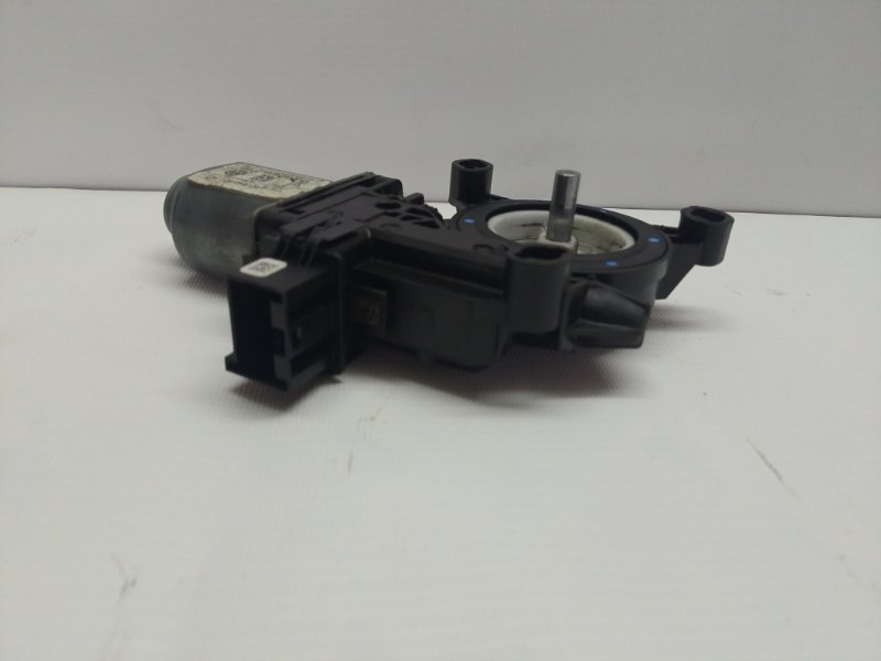 Моторчик стеклоподъемника Volkswagen Polo 2015