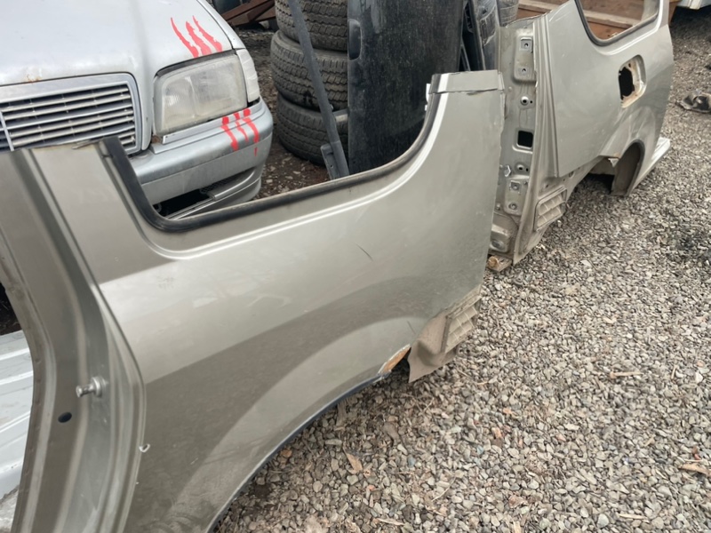 Крыло Lada Largus 2013