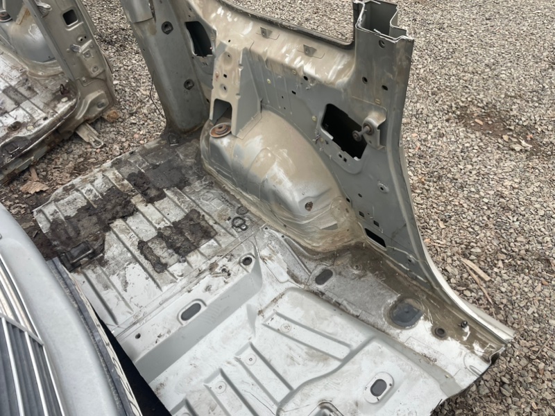 Крыло Lada Largus 2013