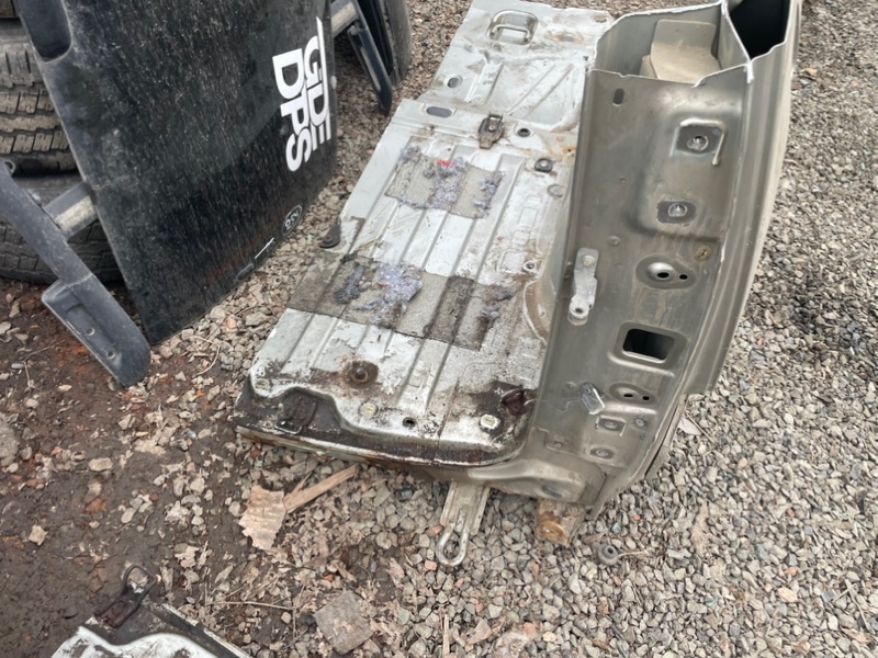 Крыло Lada Largus 2013