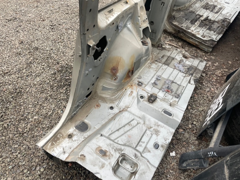 Крыло Lada Largus 2013