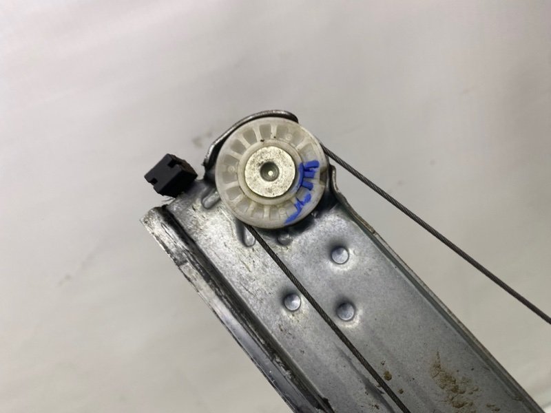 Стеклоподъемник Lada Largus 2013