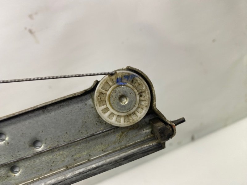 Стеклоподъемник Lada Largus 2013